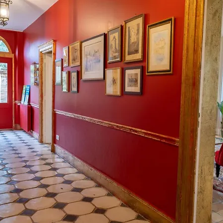 Parc De Coulassy Bed & Breakfast *